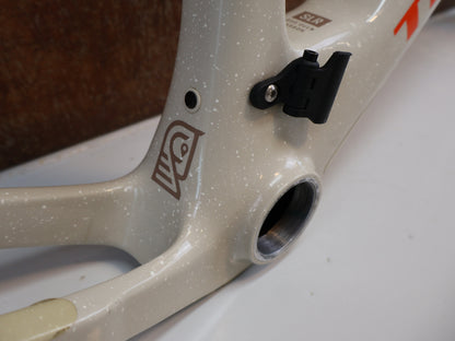 TREK CHECKMATE SLR RAHMENSET / GRÖSSE M / 800 SERIES OCLV CARBON / ERA WHITE