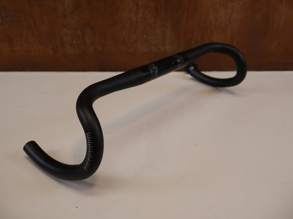 EASTON EA70 AX GRAVEL LENKER / 420 MM / 16° FLARE / 31.8 MM / DI2 / SCHWARZ