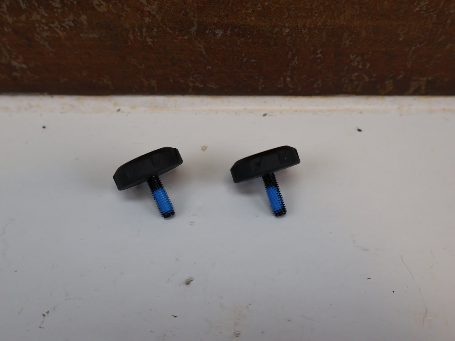 BONTRAGER RÄNDELSCHRAUBE / 5 MM X 15 MM / SCHWARZ / 5281893