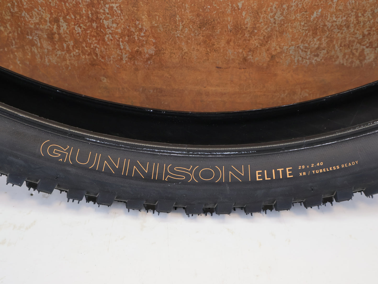 BONTRAGER GUNNISON ELITE XR TLR 29 X 2.4 MTB REIFEN