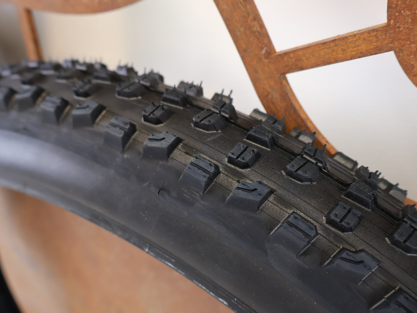 BONTRAGER GUNNISON ELITE XR TLR 29 X 2.4 MTB REIFEN