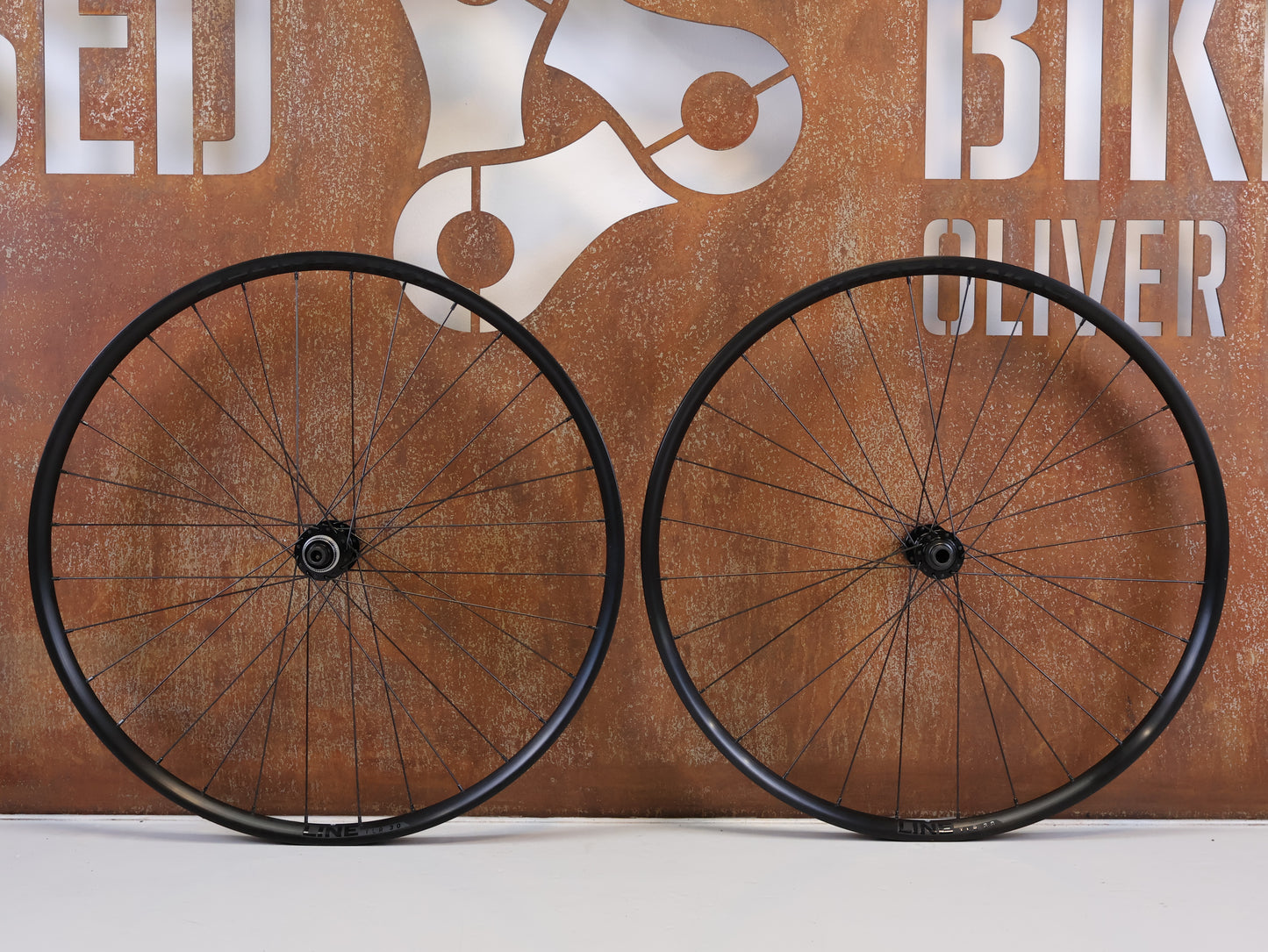 BONTRAGER LINE TLR 30 BOOST 29 MTB LAUFRADSATZ MICROSPLINE