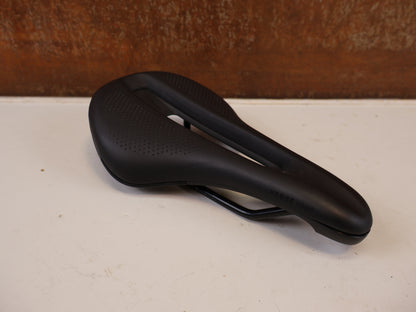 TREK VERSE SHORT COMP FAHRRADSATTEL 145 MM SCHWARZ