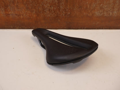 TREK VERSE SHORT COMP FAHRRADSATTEL 145 MM SCHWARZ
