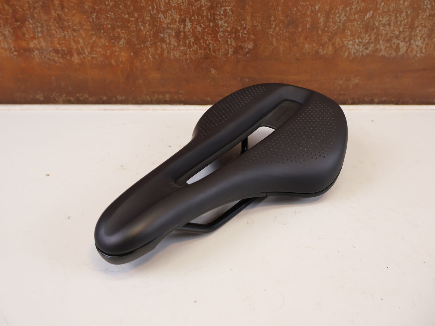 TREK VERSE SHORT COMP FAHRRADSATTEL 145 MM SCHWARZ