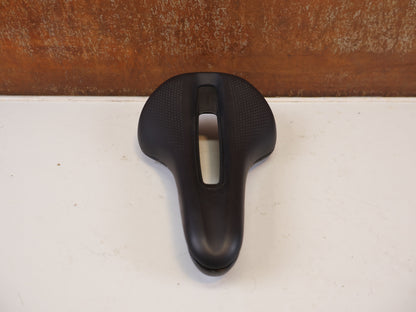 TREK VERSE SHORT COMP FAHRRADSATTEL 145 MM SCHWARZ