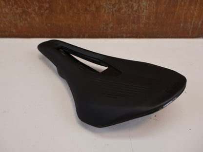 FI’ZI:K VENTO ARGO R1 SATTEL / CARBON RAILS / 140MM / 185G / RENNRAD