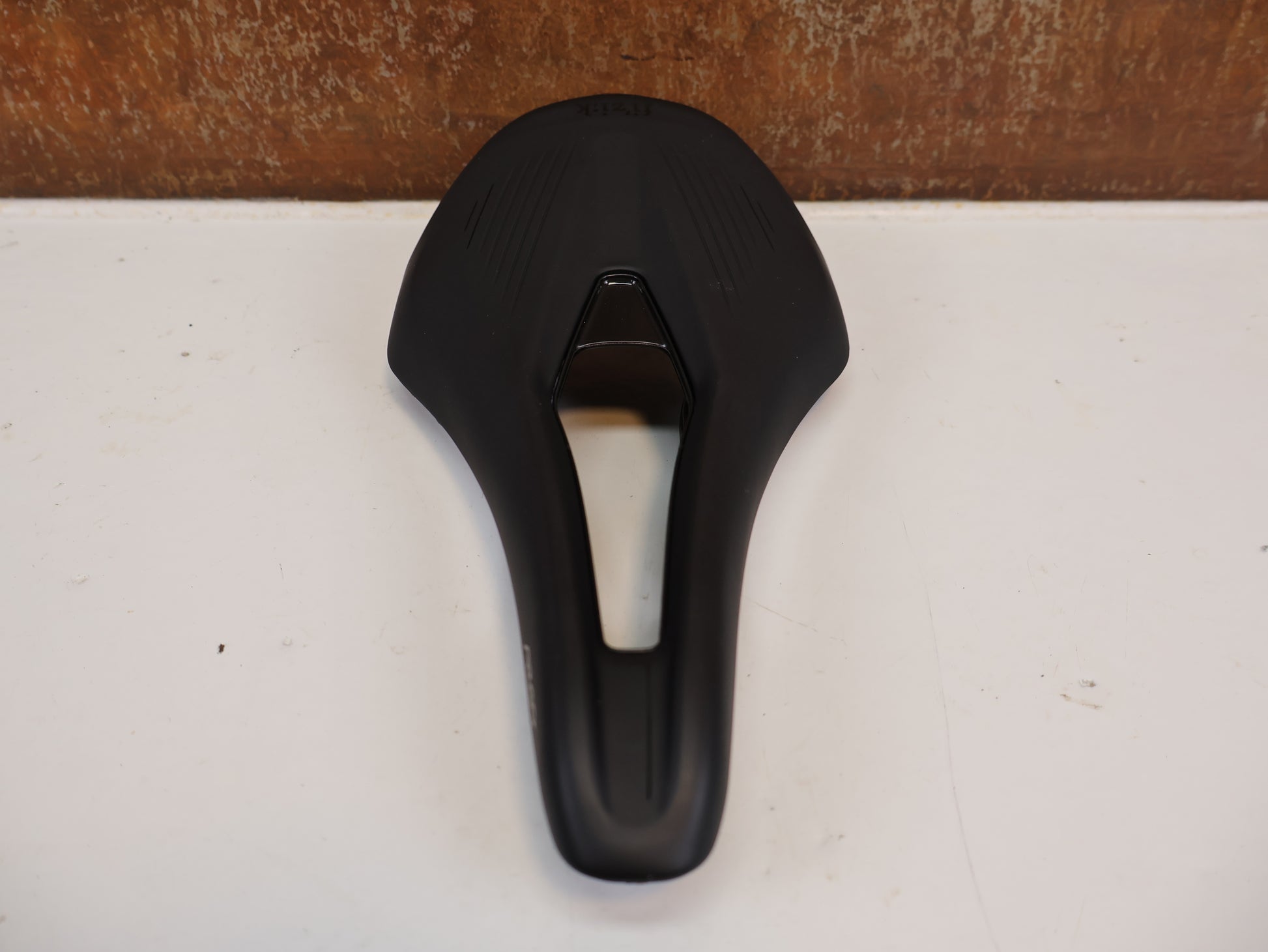 FI'ZI:K VENTO ARGO R1 SATTEL / CARBON RAILS / 140MM / 185G / RENNRAD –  USEDBIKES-OB.DE