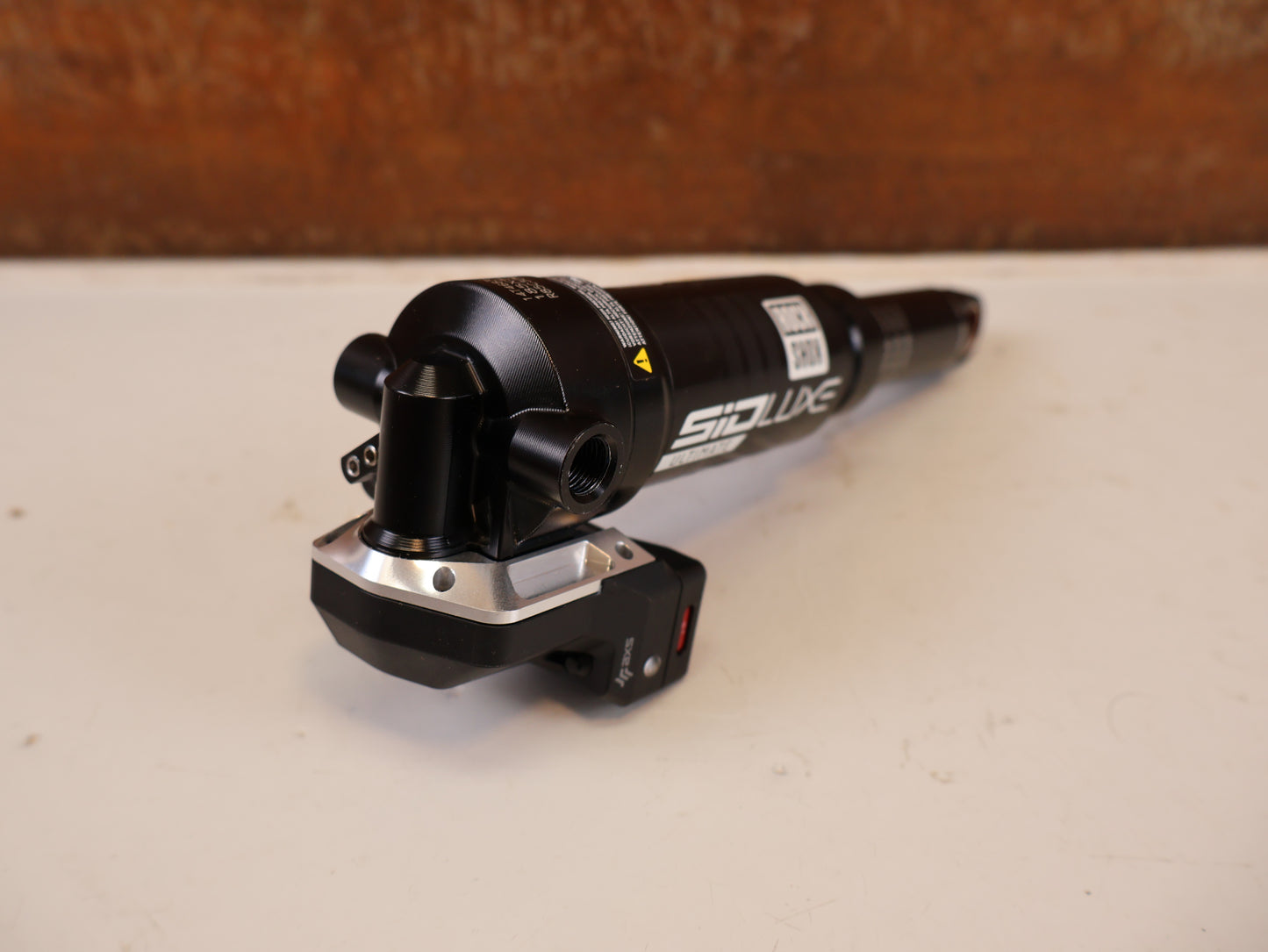 ROCKSHOX SIDLUXE ULTIMATE FLIGHT ATTENDANT DÄMPFER / 185X50 TRUNNION XC