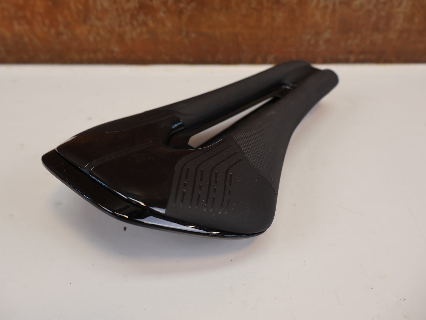 SYNCROS BELCARRA V 1.0 TT SATTEL / CARBON RAILS / 140MM / CUT OUT / BLACK