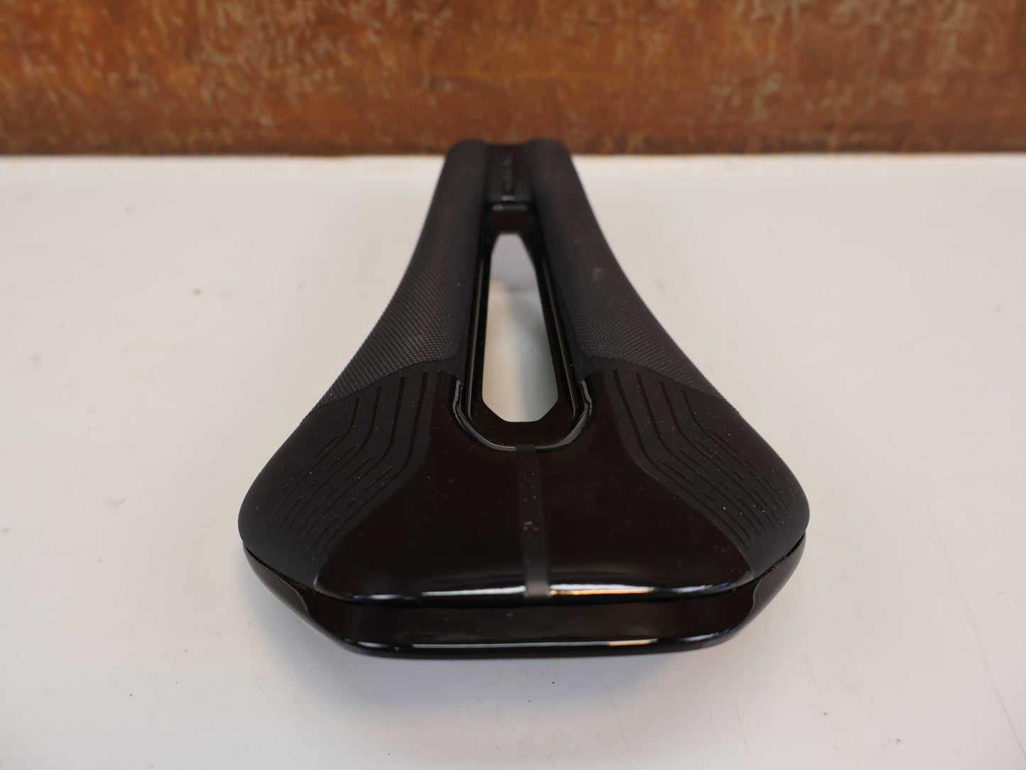 SYNCROS BELCARRA V 1.0 TT SATTEL / CARBON RAILS / 140MM / CUT OUT / BLACK