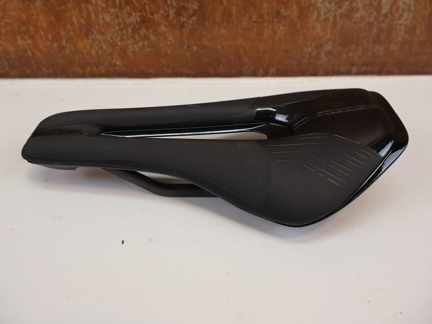 SYNCROS BELCARRA V 1.0 TT SATTEL / CARBON RAILS / 140MM / CUT OUT / BLACK