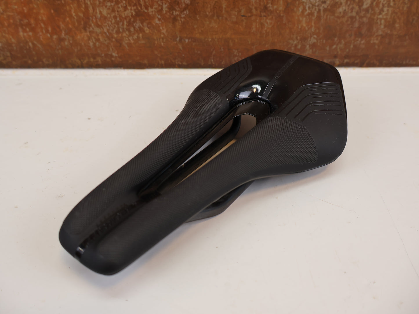 SYNCROS BELCARRA V 1.0 TT SATTEL / CARBON RAILS / 140MM / CUT OUT / BLACK