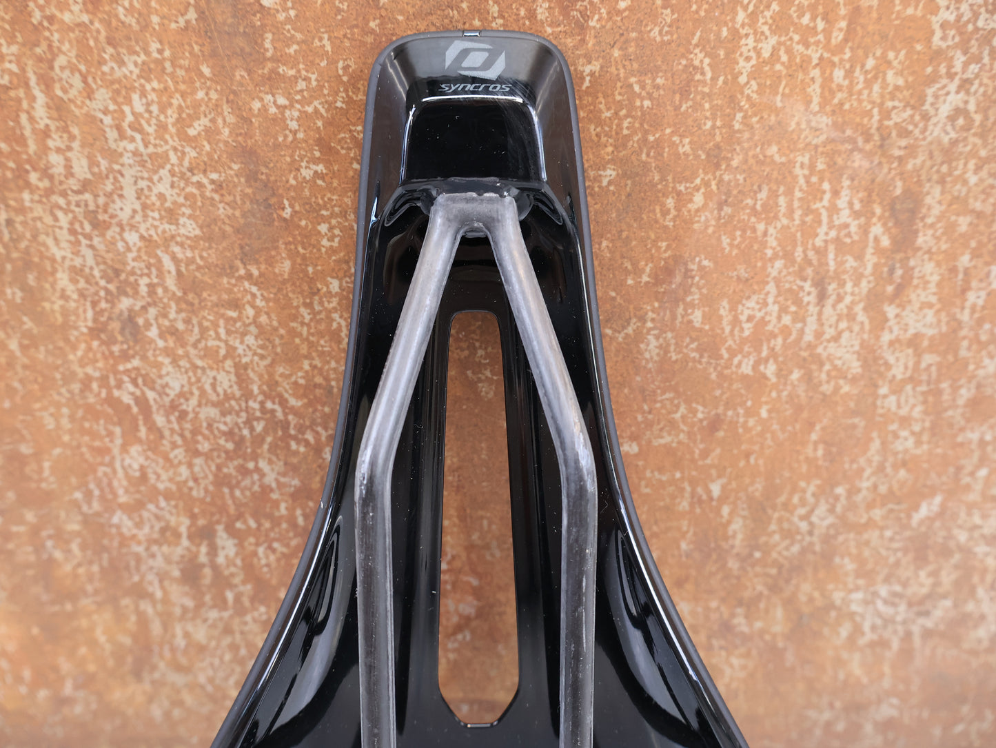 SYNCROS BELCARRA V 1.0 TT SATTEL / CARBON RAILS / 140MM / CUT OUT / BLACK