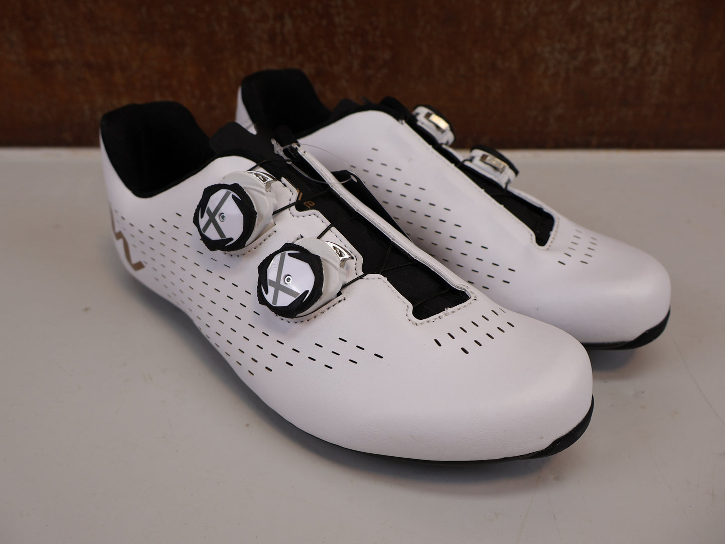 NORTHWAVE REVOLUTION 3 RENNRADSCHUHE / WEISS / GR. 40 / CARBON-SOHLE / SLW3