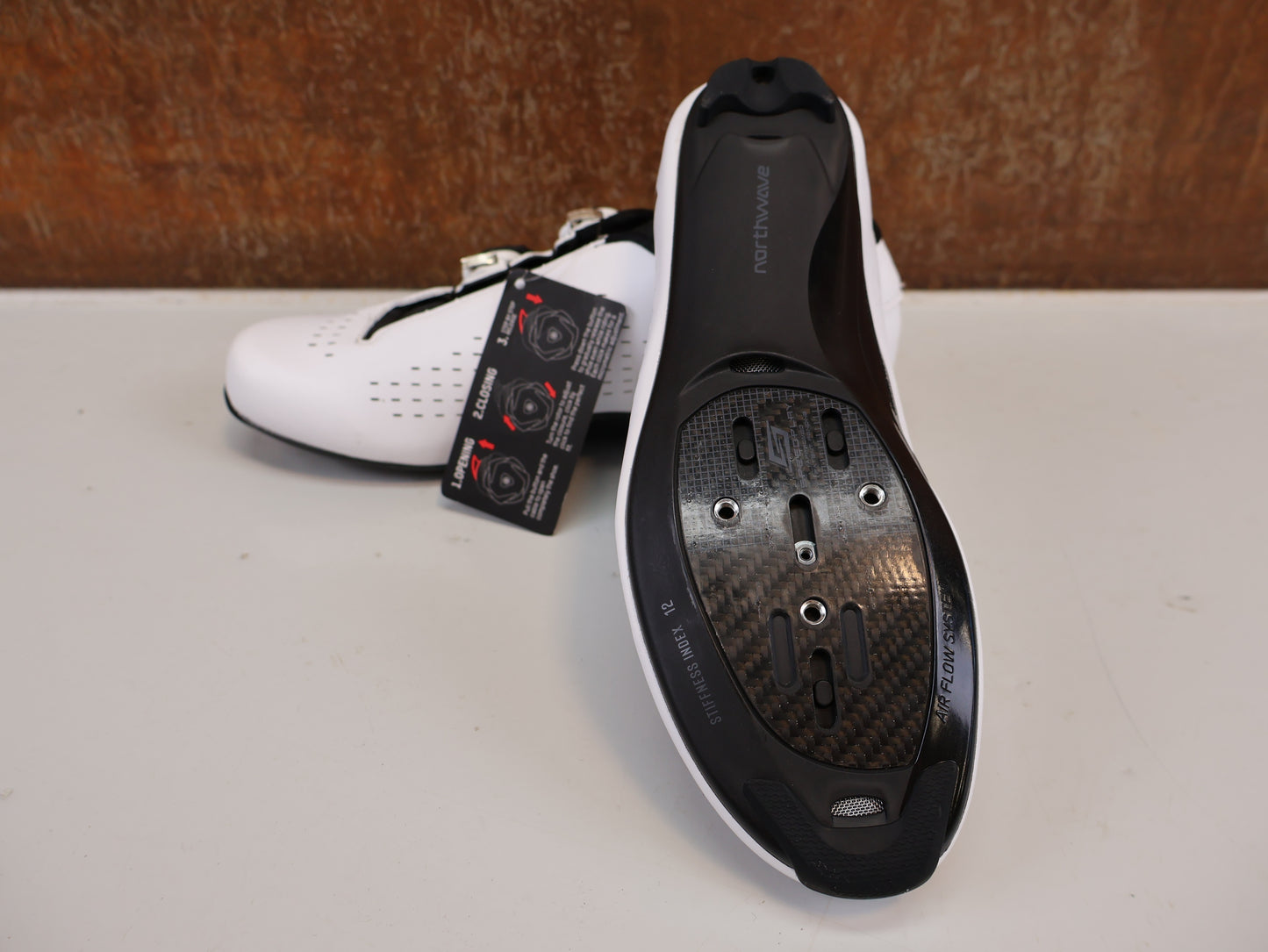NORTHWAVE REVOLUTION 3 RENNRADSCHUHE / WEISS / GR. 40 / CARBON-SOHLE / SLW3