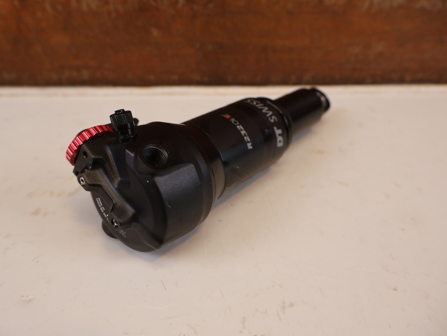 DT SWISS R232 ONE TRUNNION DÄMPFER 165X45 MM MANUELL