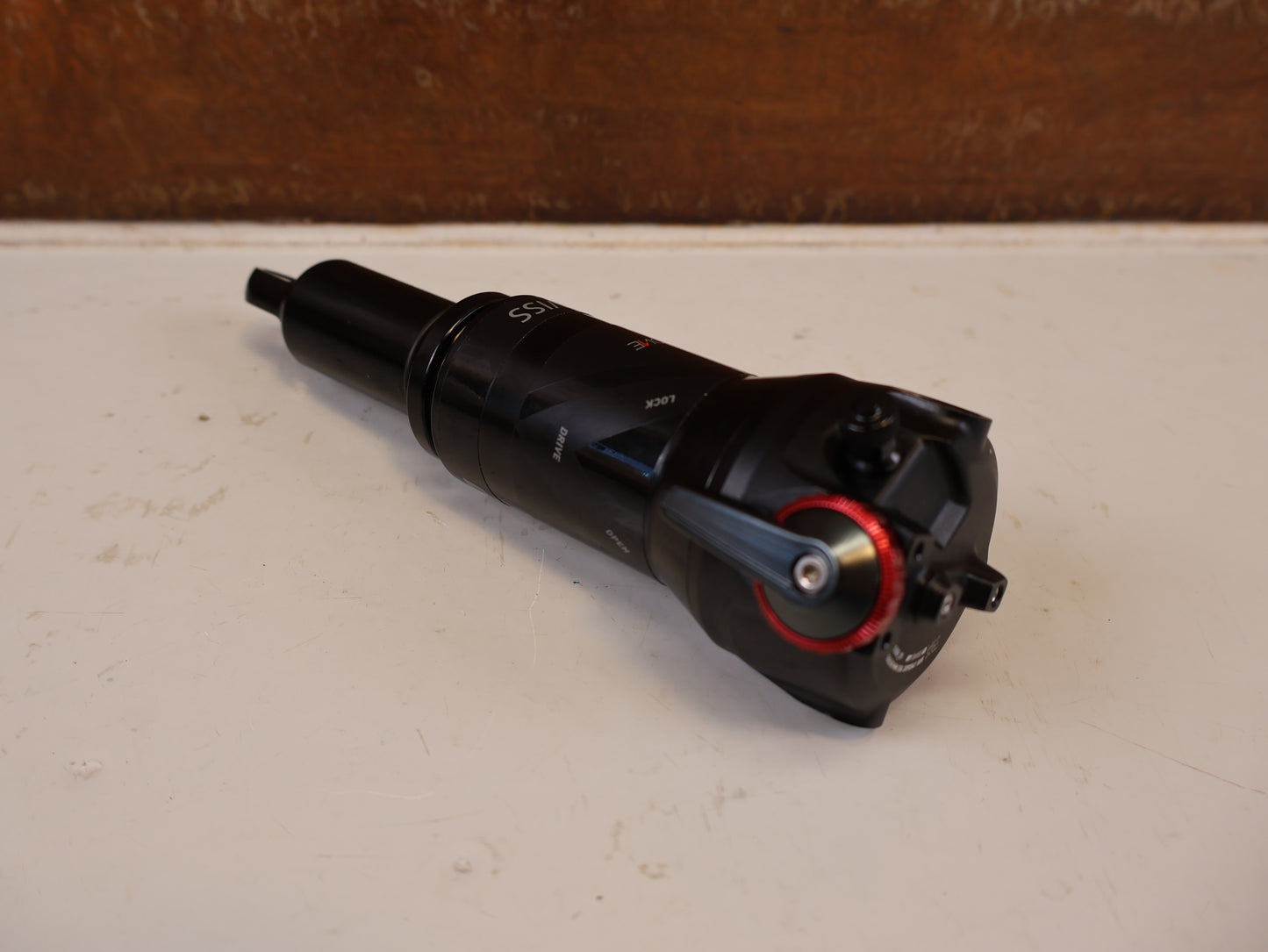 DT SWISS R232 ONE TRUNNION DÄMPFER 165X45 MM MANUELL
