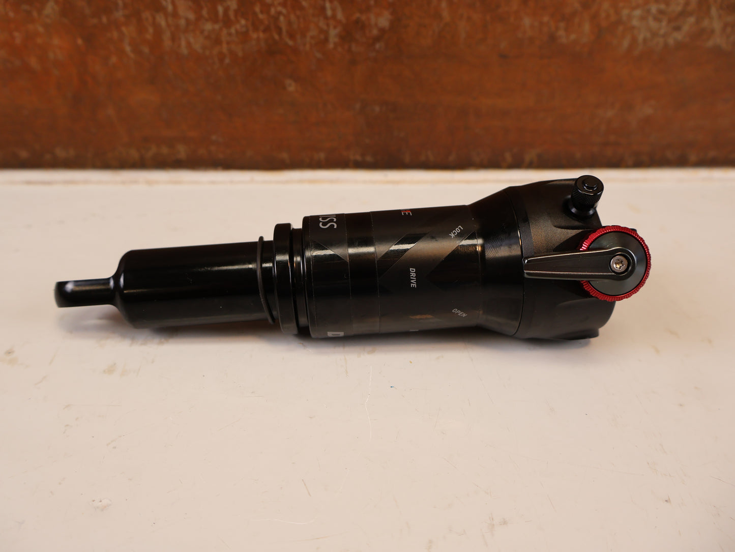 DT SWISS R232 ONE TRUNNION DÄMPFER 165X45 MM MANUELL