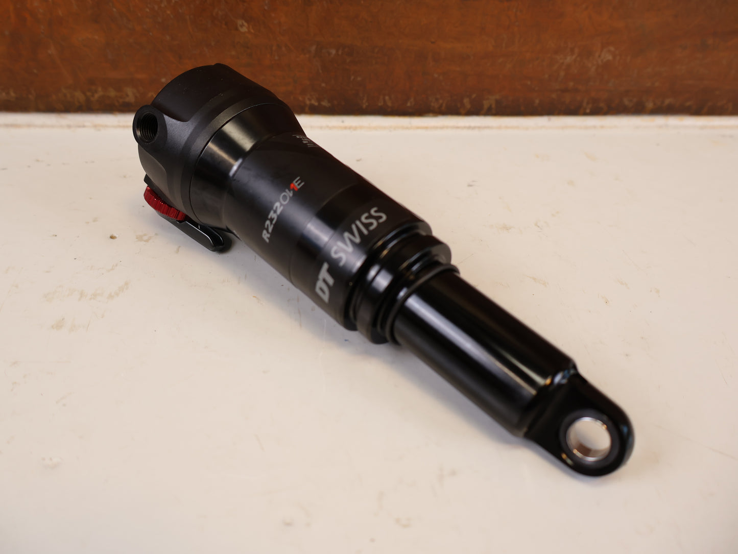 DT SWISS R232 ONE TRUNNION DÄMPFER 165X45 MM MANUELL