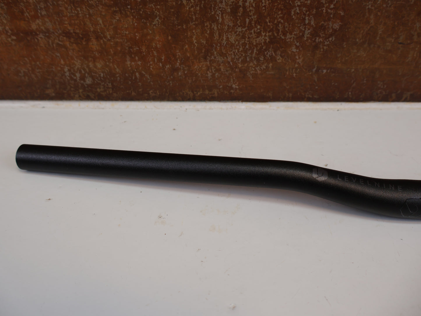 LEVELNINE KIDS RISER-LENKER / 25.4 MM / 590 MM BREITE / 15 MM RISE / STEALTH
