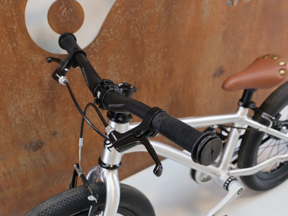 EARLY RIDER BELTER 16 / KINDERFAHRRAD / RIEMENANTRIEB / 6,19 KG / SILBER