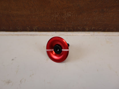 K-EDGE RACE TOP CAP AHEAD KAPPE 1 1/8"/ ROT INKL SCHRAUBE