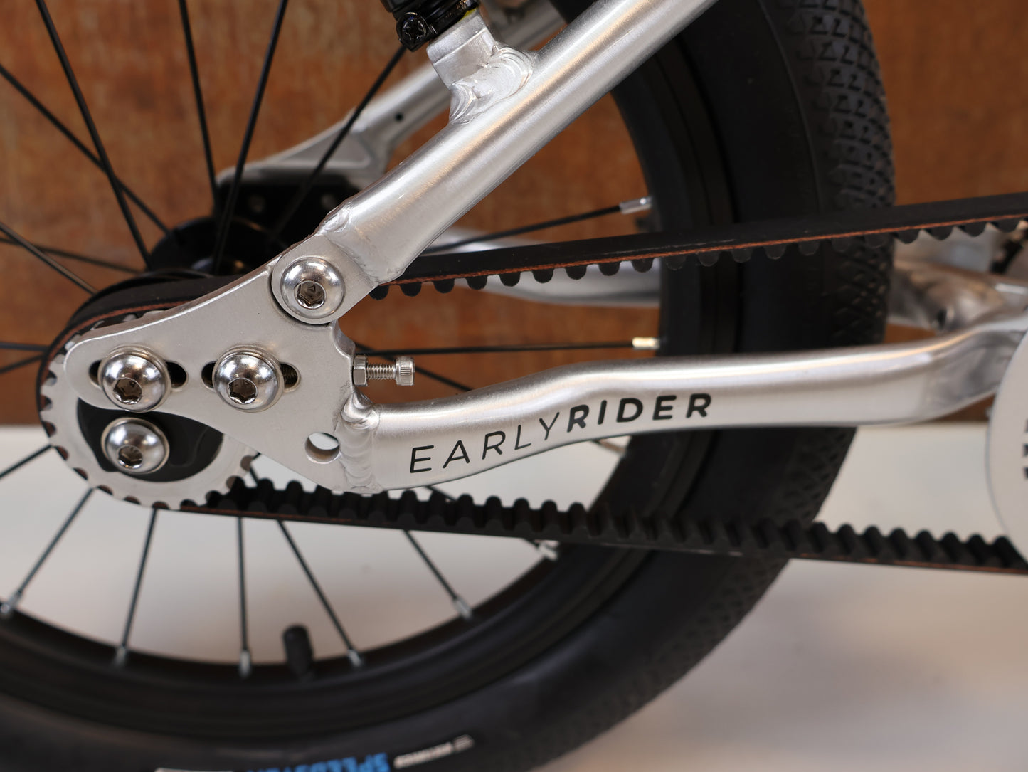 EARLY RIDER BELTER 16 / KINDERFAHRRAD / RIEMENANTRIEB / 6,19 KG / SILBER