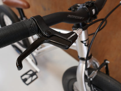EARLY RIDER BELTER 16 / KINDERFAHRRAD / RIEMENANTRIEB / 6,19 KG / SILBER