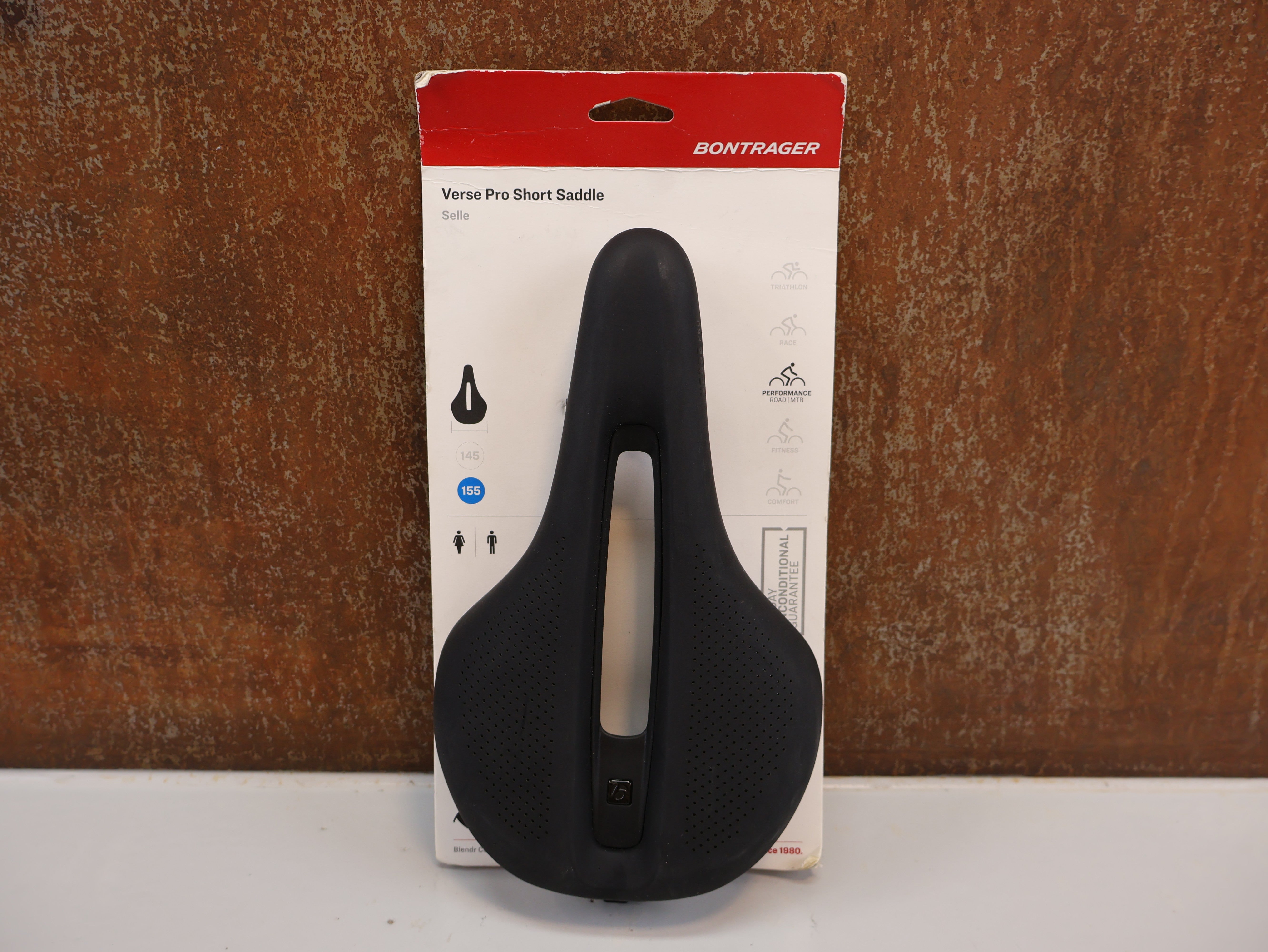 BONTRAGER VERSE SHORT PRO SADDLE / CARBON STRIPS – 250 × 155 MM