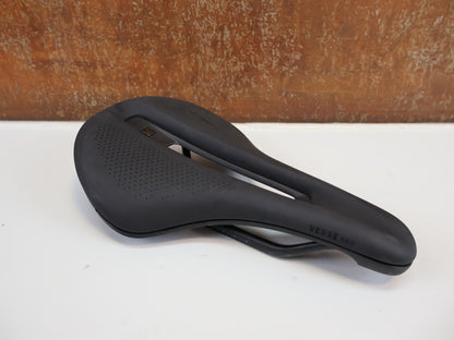 BONTRAGER VERSE SHORT PRO SATTEL / CARBONSTREBEN – 250 × 155 MM
