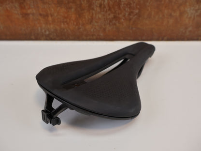 BONTRAGER VERSE SHORT PRO SATTEL / CARBONSTREBEN – 250 × 155 MM