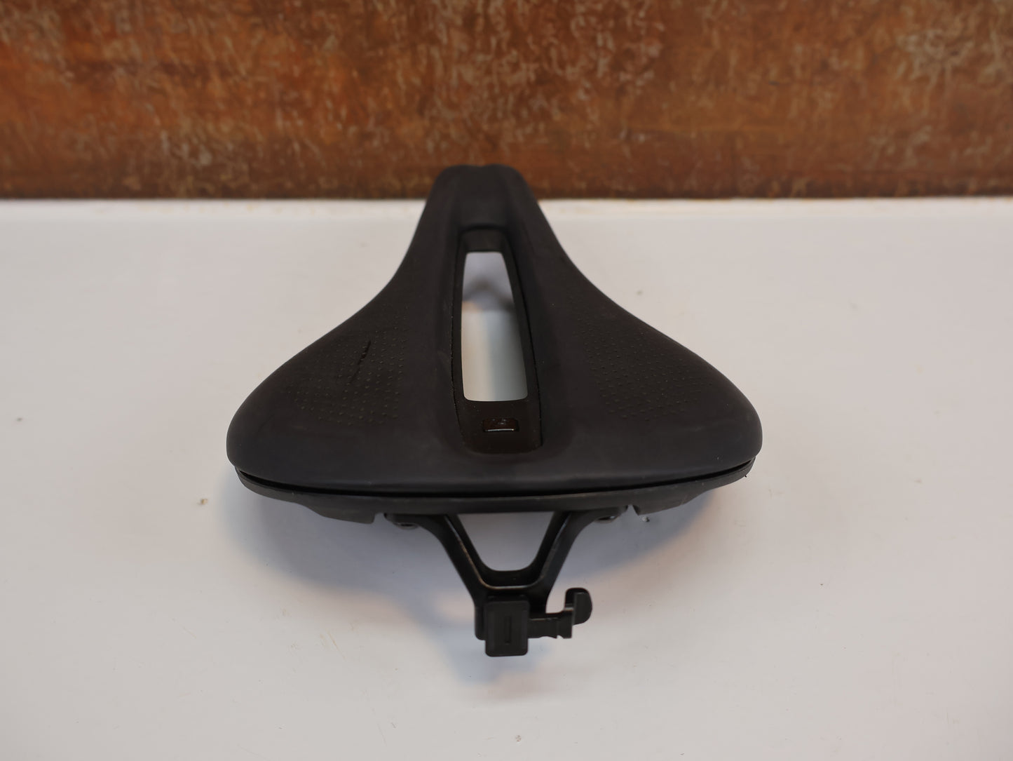 BONTRAGER VERSE SHORT PRO SATTEL / CARBONSTREBEN – 250 × 155 MM
