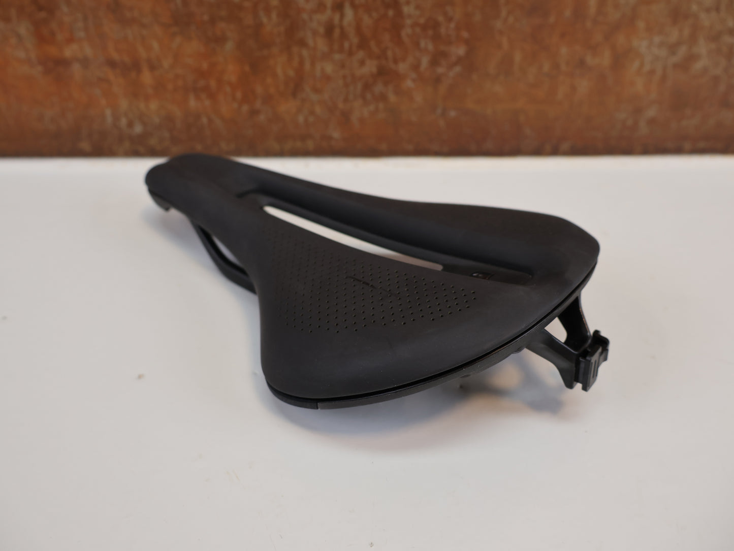 BONTRAGER VERSE SHORT PRO SATTEL / CARBONSTREBEN – 250 × 155 MM