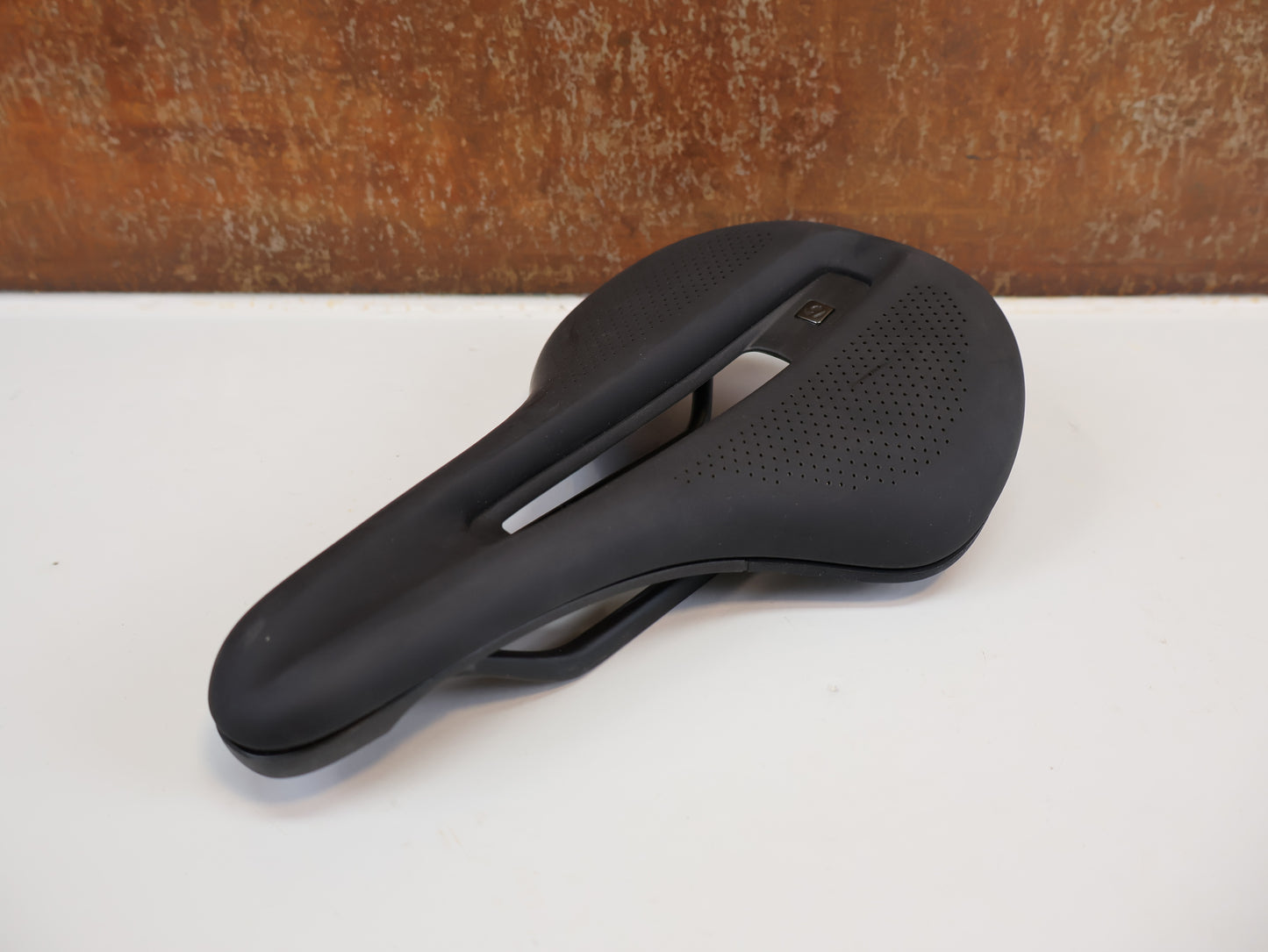 BONTRAGER VERSE SHORT PRO SATTEL / CARBONSTREBEN – 250 × 155 MM