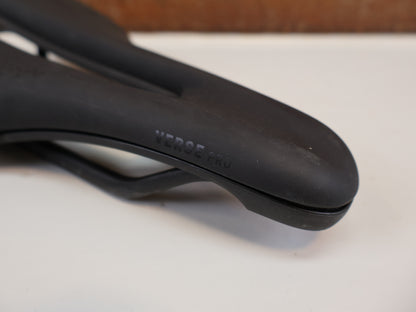 BONTRAGER VERSE SHORT PRO SATTEL / CARBONSTREBEN – 250 × 155 MM