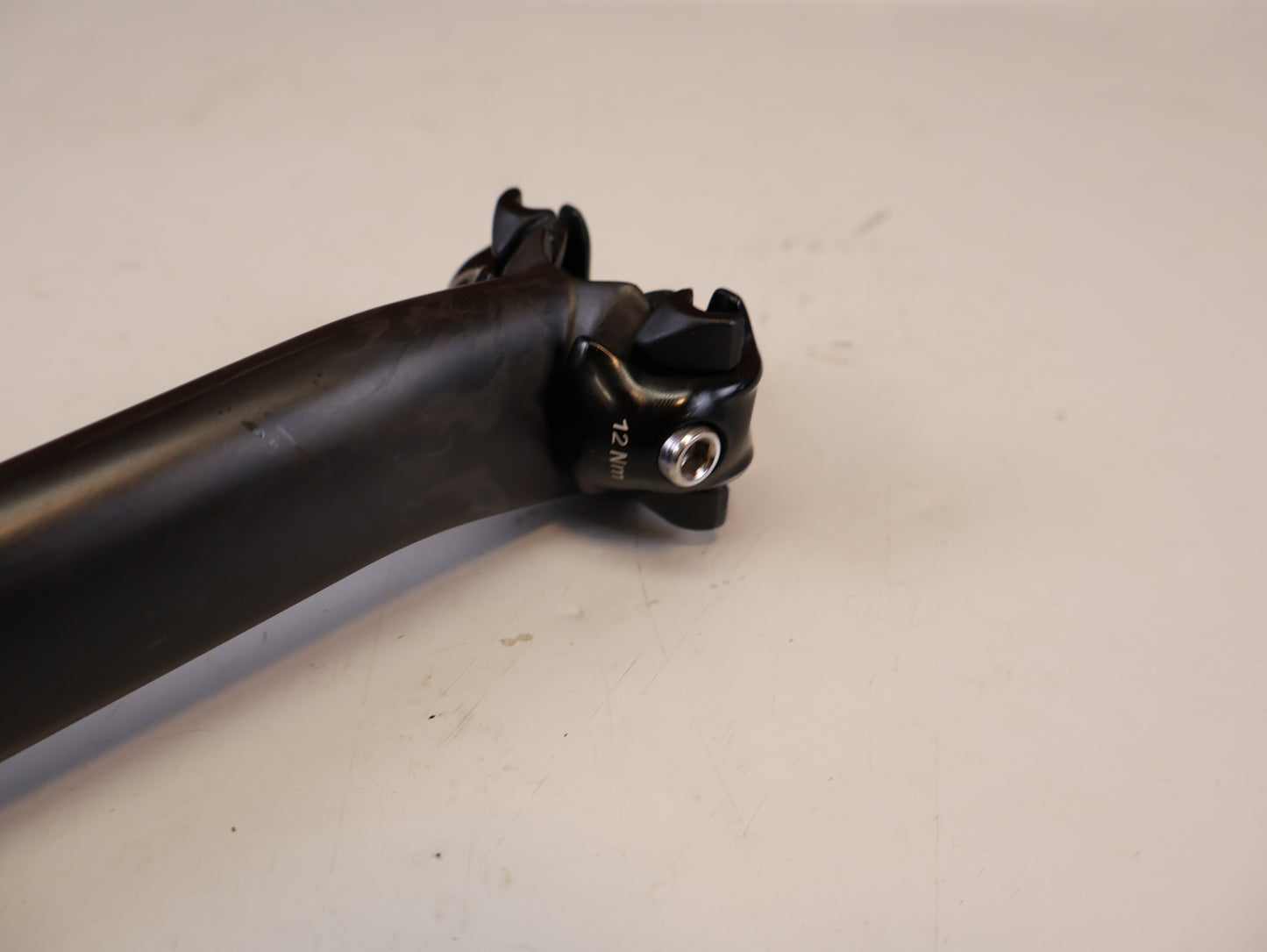 SYNCROS DUNCAN SL D SHAPE CARBON SATTELSTÜTZE 20MM