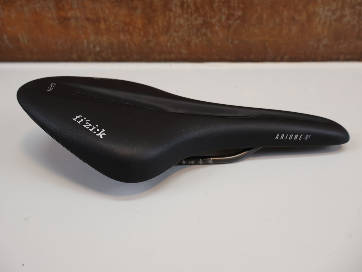 FIZIK ARIONE R5 OPEN LARGE / RENNRADSATTEL / S-ALLOY / WINGFLEX / SCHWARZ