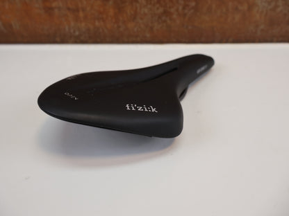 FIZIK ARIONE R5 OPEN LARGE / RENNRADSATTEL / S-ALLOY / WINGFLEX / SCHWARZ