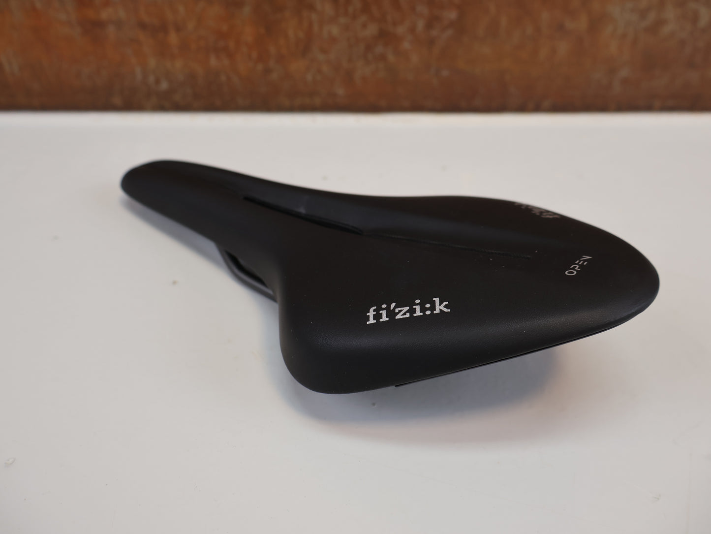 FIZIK ARIONE R5 OPEN LARGE / RENNRADSATTEL / S-ALLOY / WINGFLEX / SCHWARZ