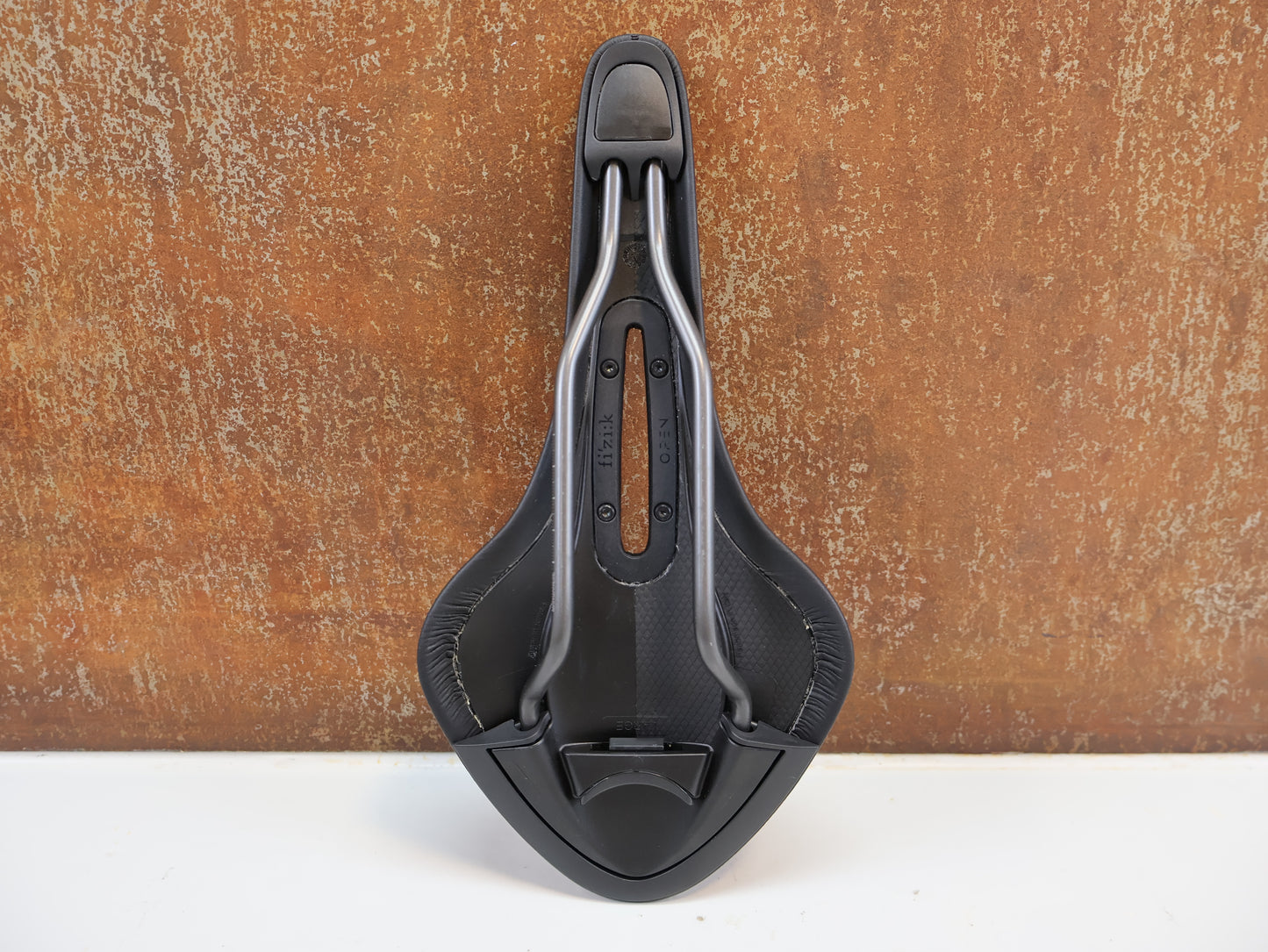 FIZIK ARIONE R5 OPEN LARGE / RENNRADSATTEL / S-ALLOY / WINGFLEX / SCHWARZ