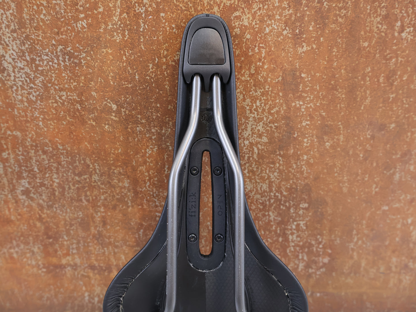 FIZIK ARIONE R5 OPEN LARGE / RENNRADSATTEL / S-ALLOY / WINGFLEX / SCHWARZ