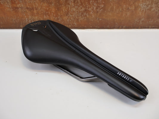 FIZIK ANTARES R3 VERSUS EVO / REGULAR / 139MM / KIUM RAILS / ROAD & MTB