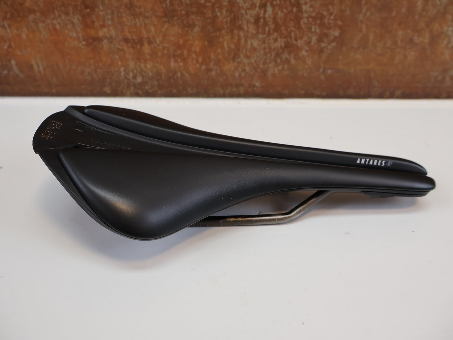 FIZIK ANTARES R3 VERSUS EVO / REGULAR / 139MM / KIUM RAILS / ROAD & MTB