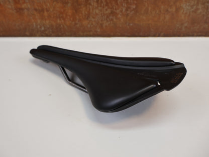 FIZIK ANTARES R3 VERSUS EVO / REGULAR / 139MM / KIUM RAILS / ROAD & MTB