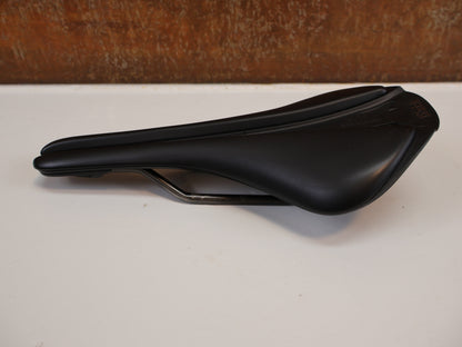FIZIK ANTARES R3 VERSUS EVO / REGULAR / 139MM / KIUM RAILS / ROAD & MTB
