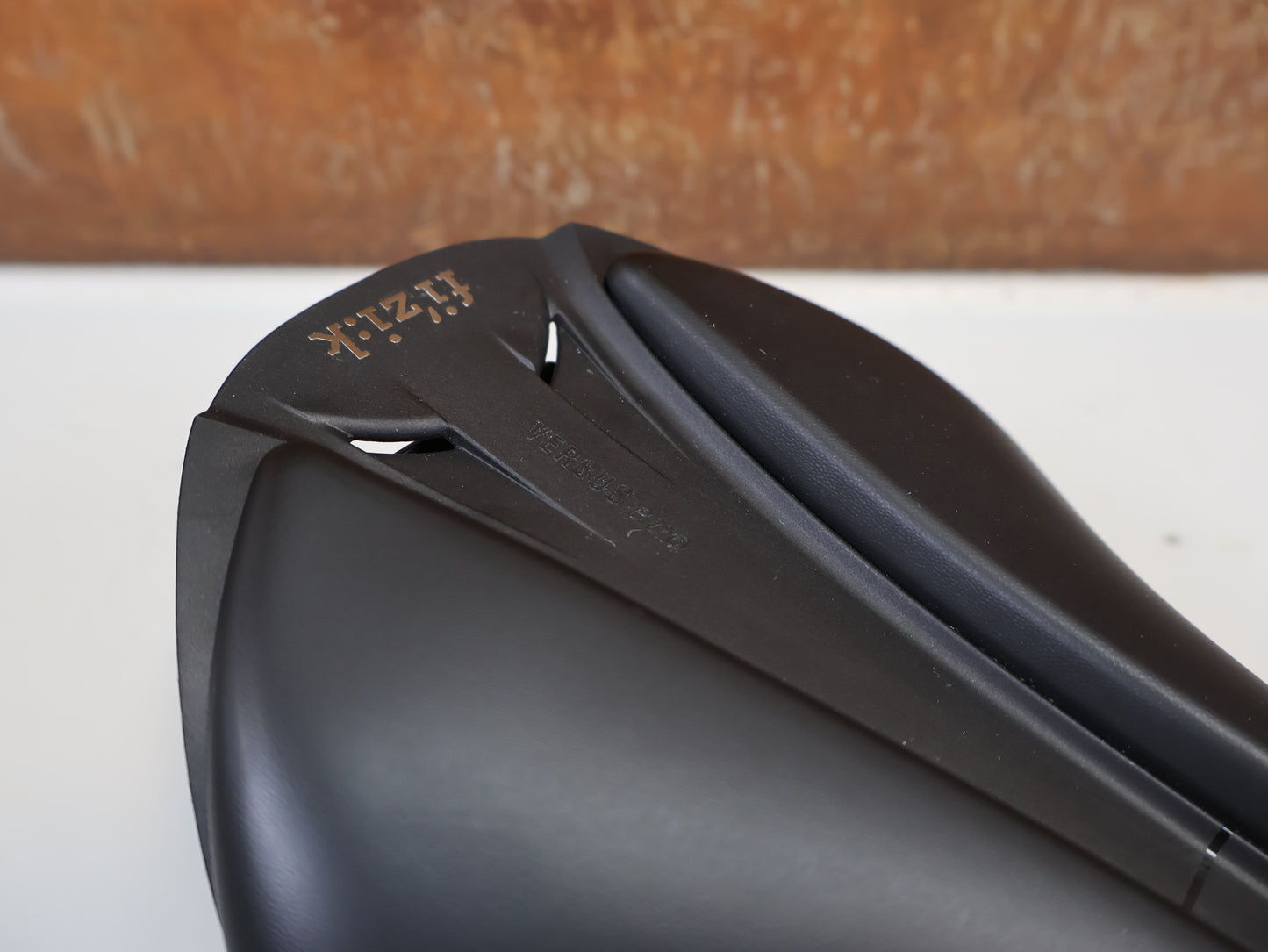 FIZIK ANTARES R3 VERSUS EVO / REGULAR / 139MM / KIUM RAILS / ROAD & MTB