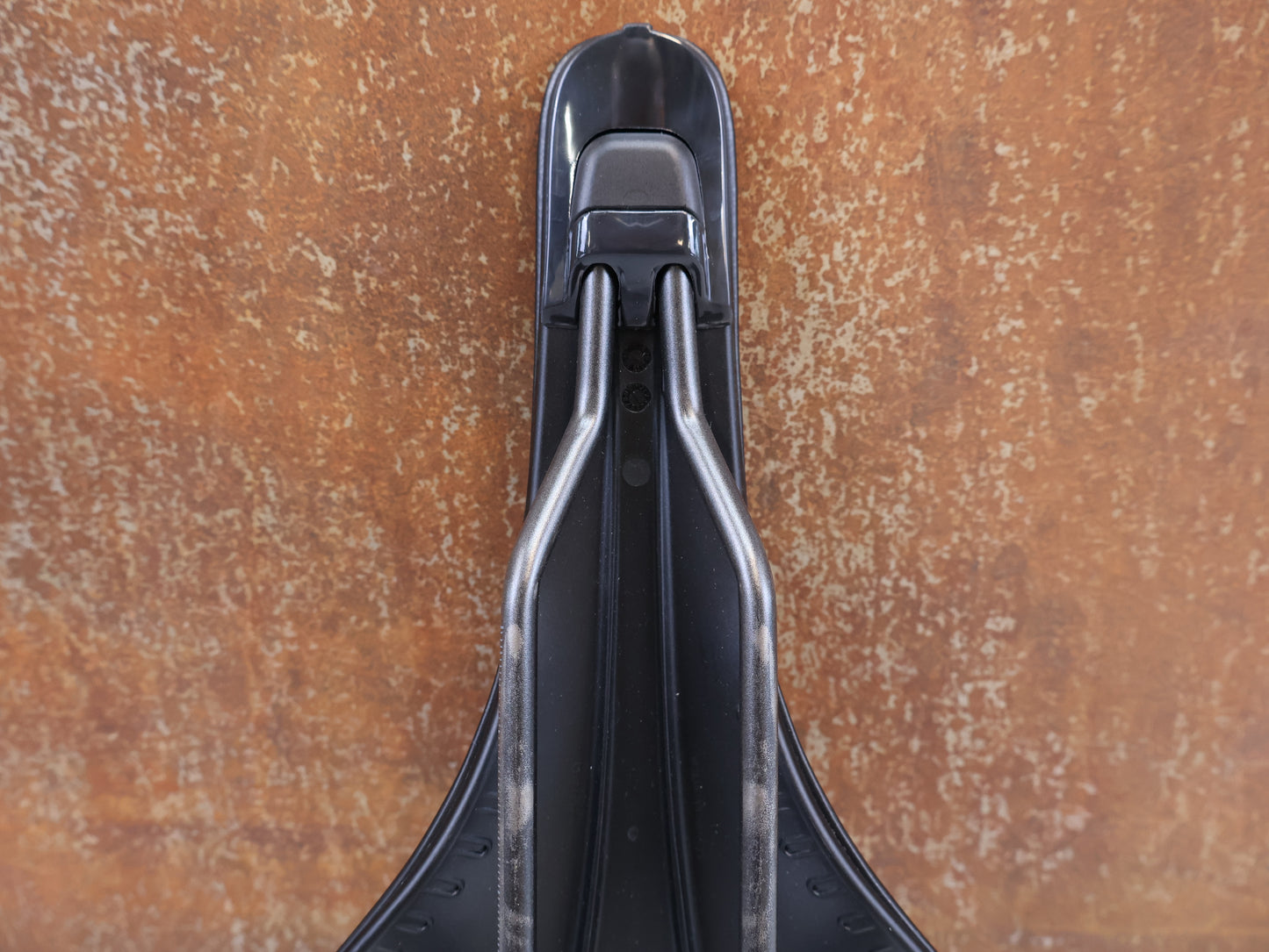 FIZIK ANTARES R3 VERSUS EVO / REGULAR / 139MM / KIUM RAILS / ROAD & MTB