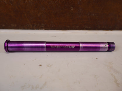 Burgtec RockShox Boost Steckachse 15x110mm Purple Rain 158mm