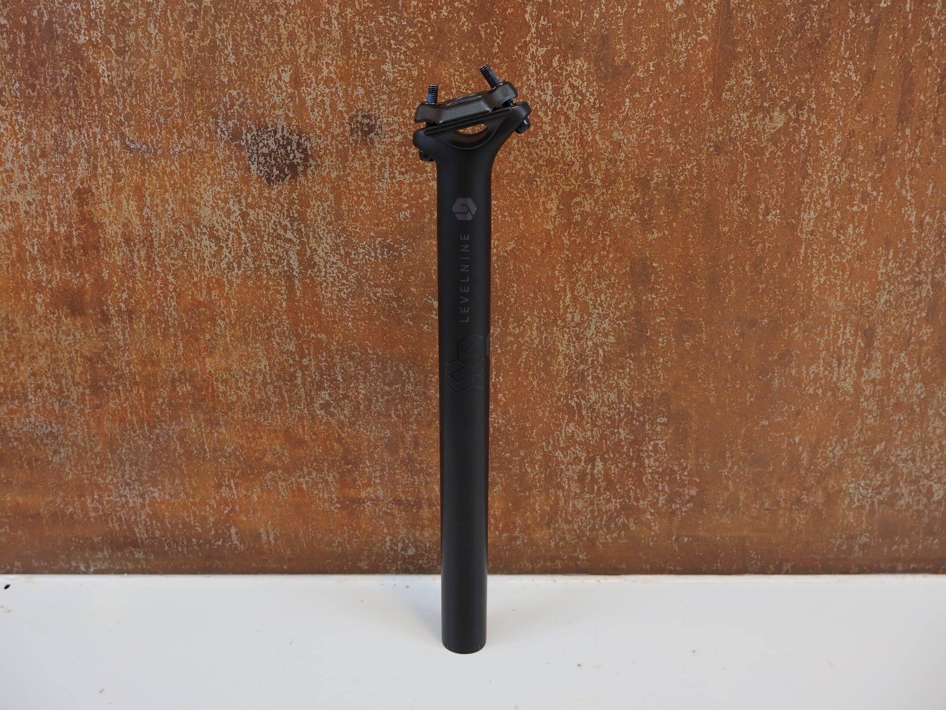 levelnine universal 350 mm carbon sattelstütze LEVELNINE UNIVERSAL CARBON SATTELSTÜTZE / 30.9 MM / 350 MM / SB 0 MM –  USEDBIKES-OB.DE